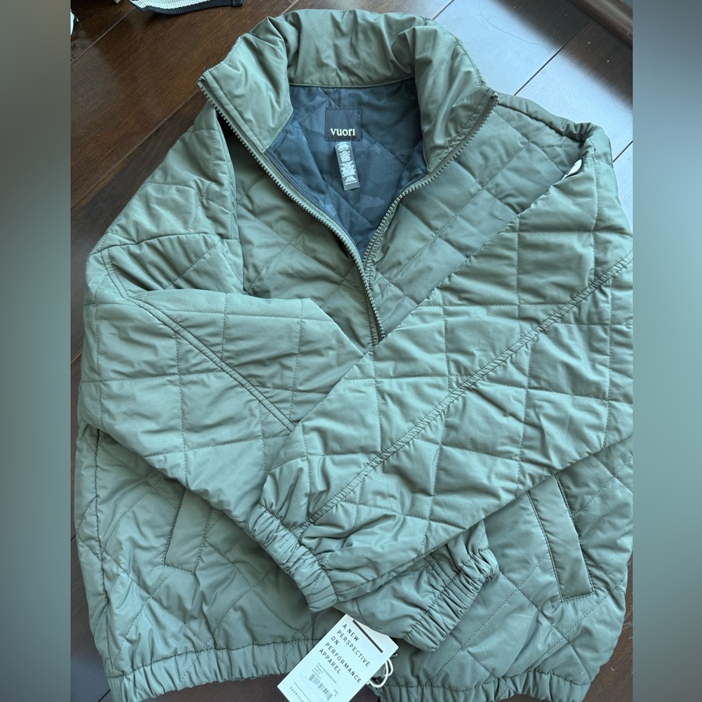 Vuori Quilted Jacket in Dark Green